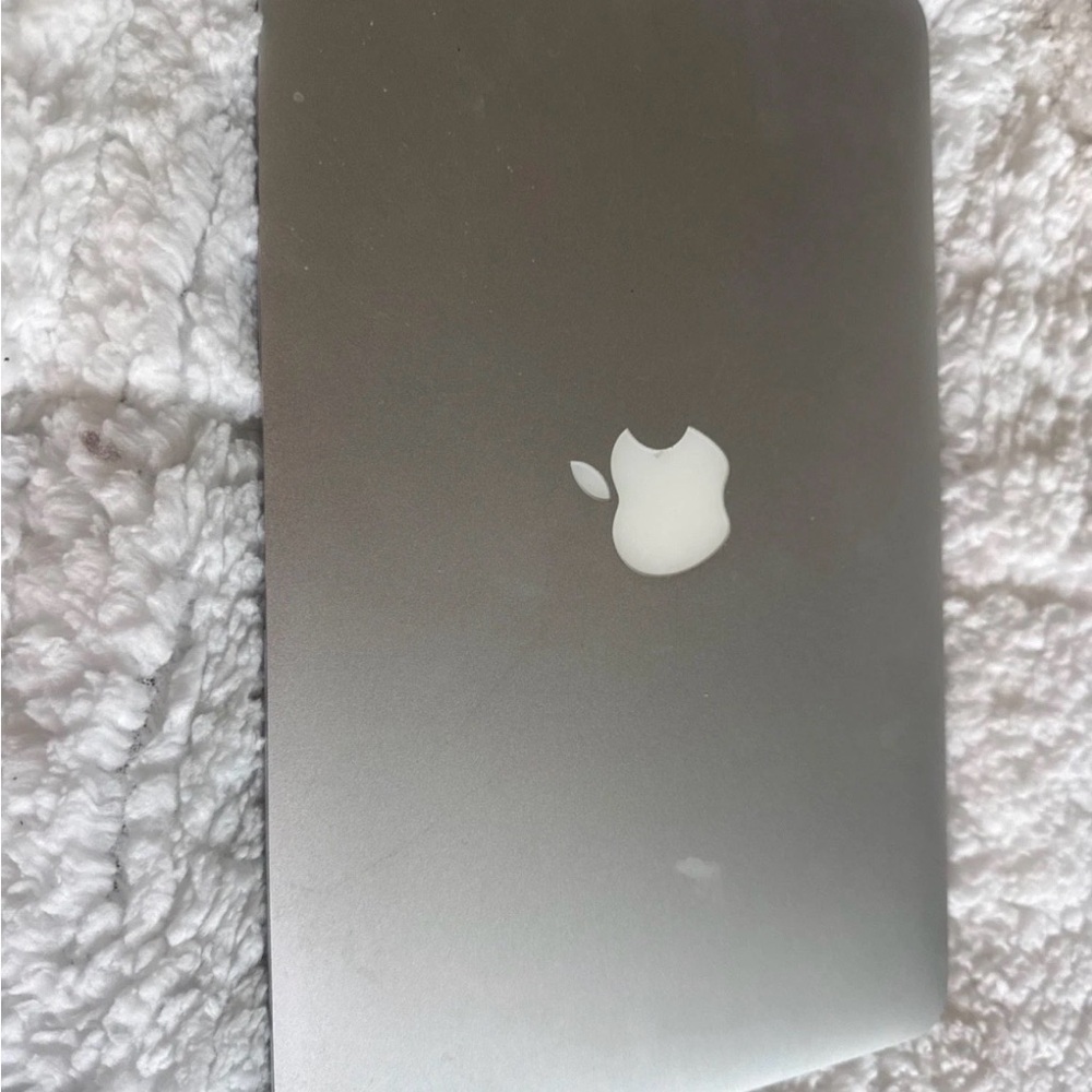 Apple Silver Laptop Mac book pro 17